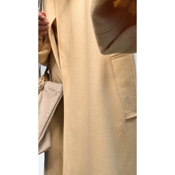 Vintage Butter Yellow Wool Coat - Trendy and Unique! - Picture 6 of 8